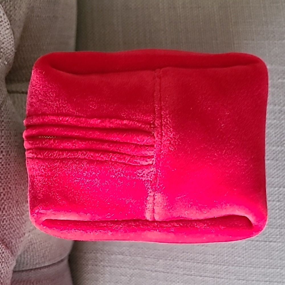 DIOR Beauty - Trousse Pouch in red velvet - Picture 3 of 9